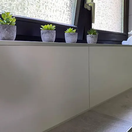 Mit Blick Auf Schloss Sayn * Bendorf