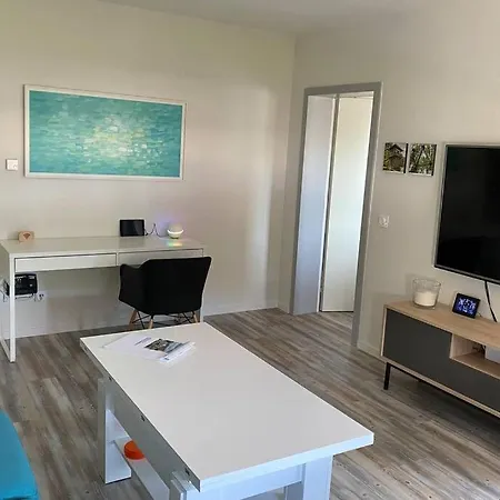 Mit Blick Auf Schloss Sayn * Bendorf