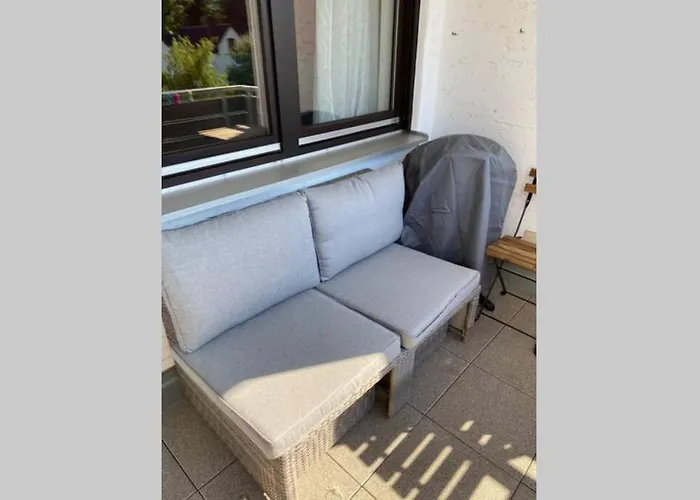 Mit Blick Auf Schloss Sayn *